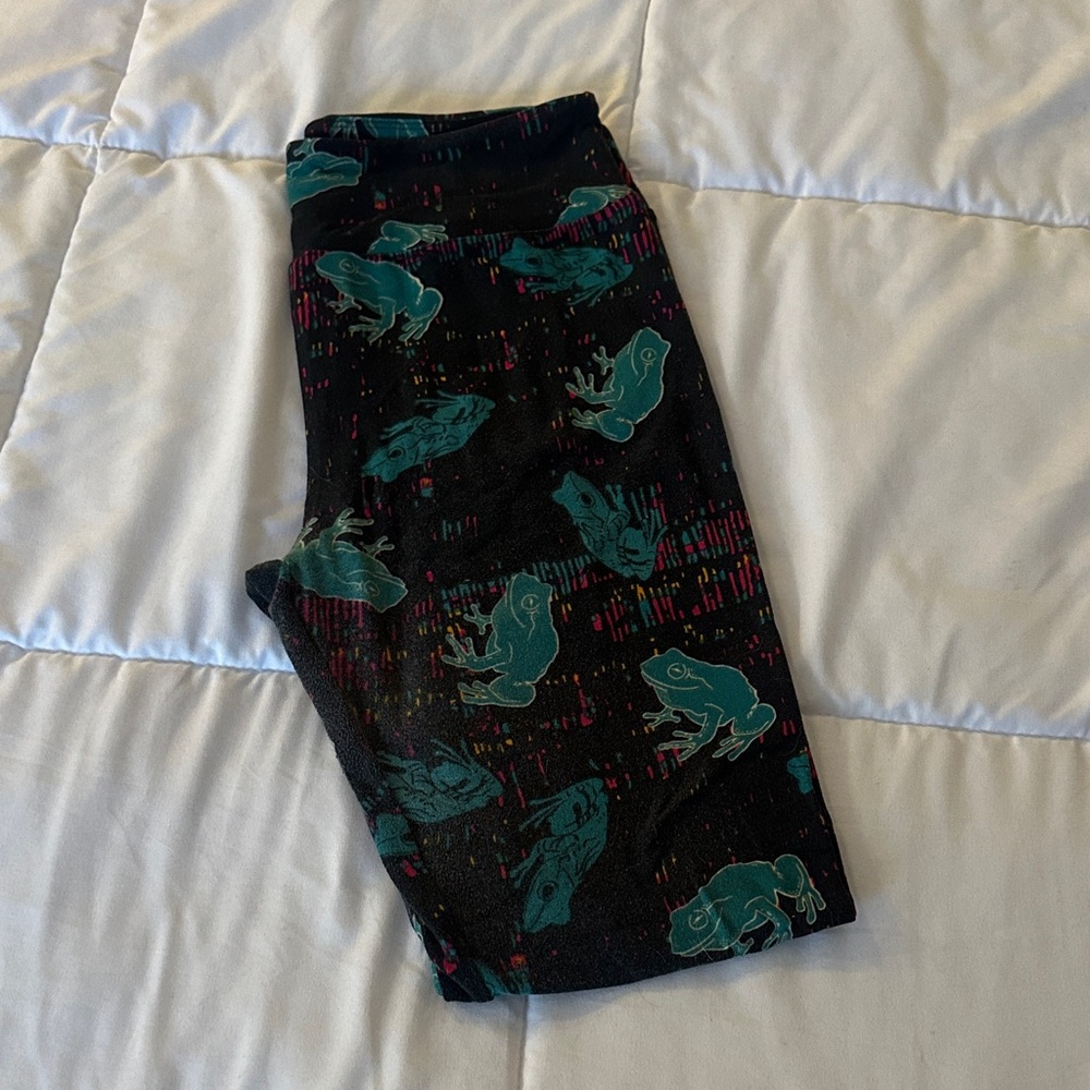 LuLaRoe Black and Green Frog Leggings